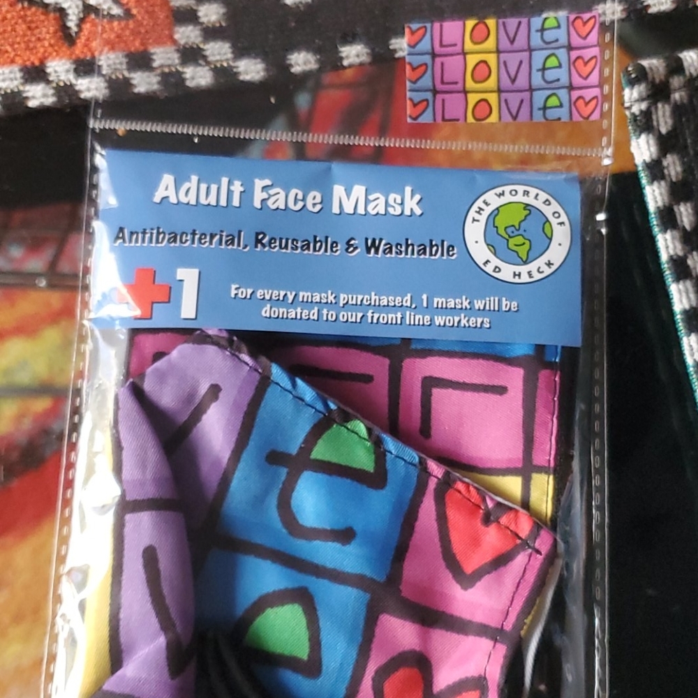 Deaigner wear these multi color with  pouch